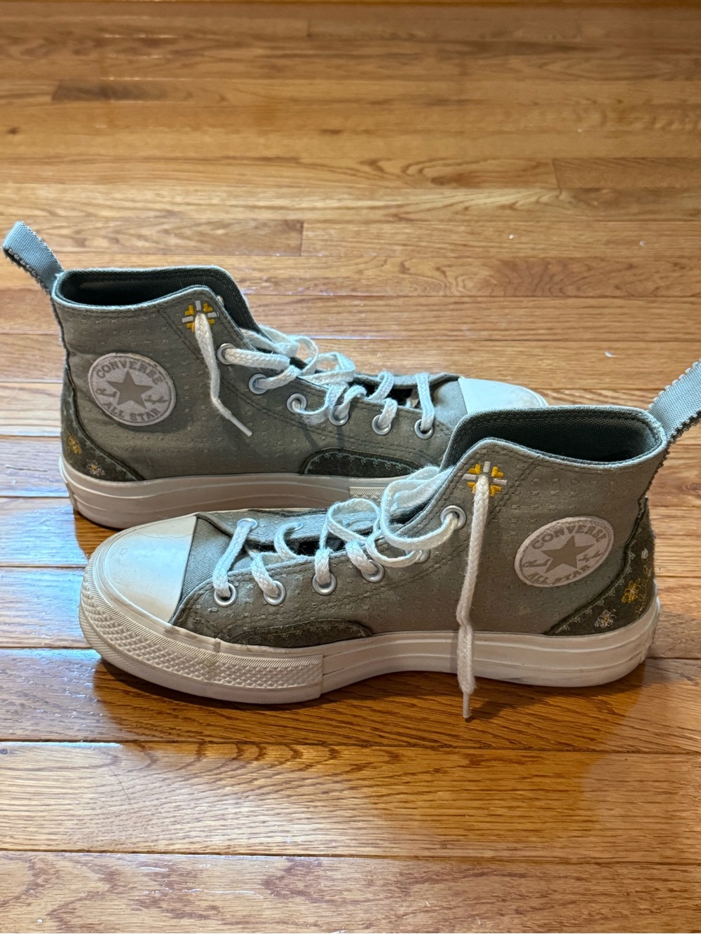 Green Chuck Taylor All Star Lift Platform Autumn Embroidery Women’s size 9.5